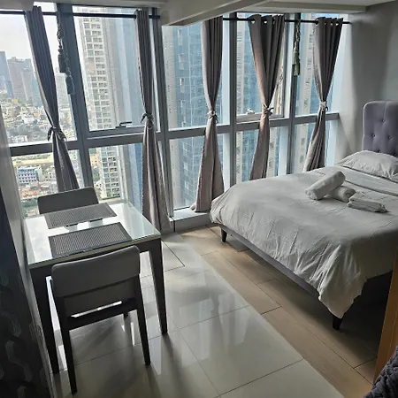 Uptown Parksuites Aparthotel By Fullboked